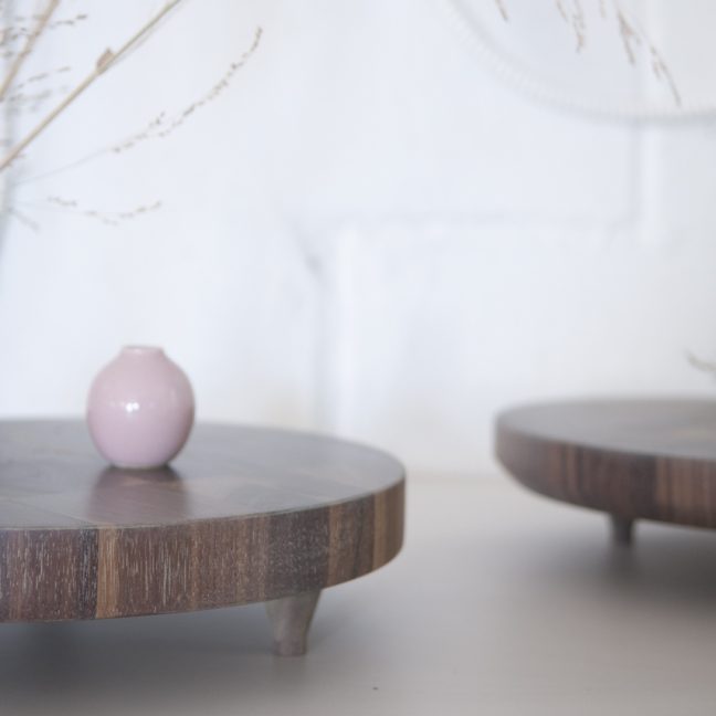 Round pin legs tray